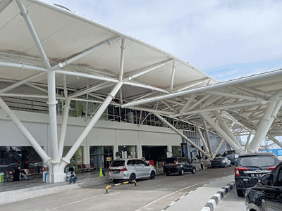 Nikmati layanan sewa mobil di Bandara Kualanamu dengan proses cepat, harga terjangkau, dan sopir profesional. Tersedia antar jemput langsung dari terminal kedatangan.