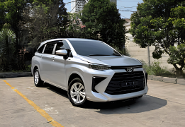 Toyota All New Avanza silver metalik tersedia sebagai salah satu pilihan armada sewa mobil di Medan. MPV keluarga ini cocok untuk perjalanan wisata, mudik, acara keluarga, hingga kebutuhan bisnis di kota Medan dan sekitarnya (Belawan, Deli Serdang, Binjai, hingga perjalanan ke Berastagi/Danau Toba). Kapasitas 7 penumpang, AC dingin, dan interior lapang menjadikannya unit favorit untuk rental harian maupun mingguan.