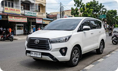 Mobil Toyota Innova model terbaru tersedia untuk disewa harian dan bulanan di Medan dengan supir