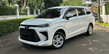 Mobil Toyota Avanza yang ideal untuk rental keluarga, tersedia untuk disewa dengan harga terjangkau.