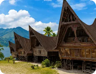 Rumah Adat Batak di Danau Toba