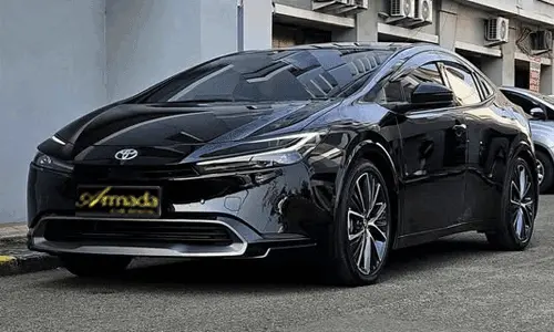 Sewa mobil sedan Toyota Camry Executive warna hitam di Medan, cocok untuk mobil pengantin, perjalanan dinas, atau rental harian.