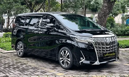 Sewa mobil Toyota Alphard hitam di Medan untuk perjalanan dinas, liburan, atau mobil pengantin dengan sopir profesional.